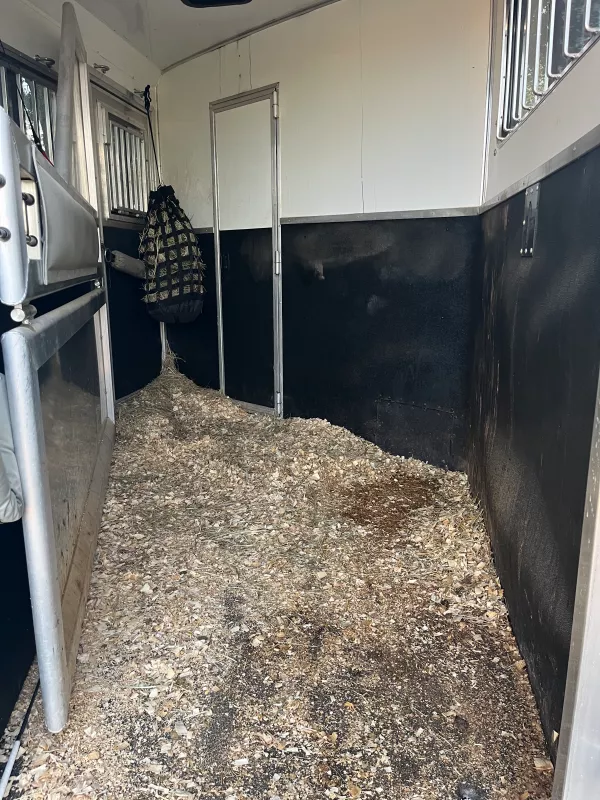 used Horse Trailers SMC Horse Trailers  for sale, in Wellsville, KS Thumbnail 8