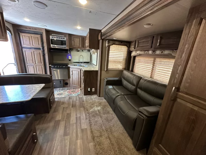 used Travel Trailers Keystone RV Cougar for sale, in Grants Pass, OR Thumbnail 8