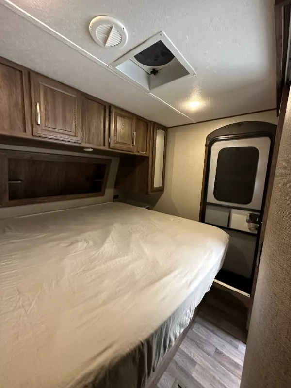 used Travel Trailers Keystone RV Cougar for sale, in Grants Pass, OR Thumbnail 5