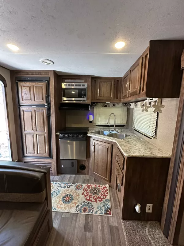 used Travel Trailers Keystone RV Cougar for sale, in Grants Pass, OR Thumbnail 3