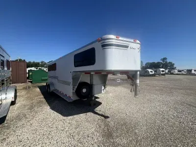 2004 Silver Star Trailers 3-Horse Slant Load Gooseneck