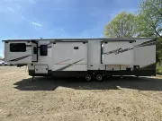 used Fifth Wheel Trailers Forest River  for sale, in Newfield, NJ Thumbnail 4