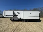 used Fifth Wheel Trailers Forest River  for sale, in Newfield, NJ Thumbnail 4