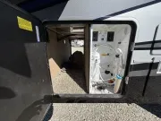 used Fifth Wheel Trailers Vanleigh RV  for sale, in Newfield, NJ Thumbnail 9