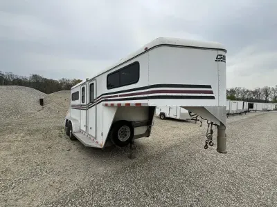 2010 Gore Trailers Gooseneck 2 Horse straightload with dressing room