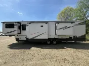 used Fifth Wheel Trailers Forest River  for sale, in Newfield, NJ Thumbnail 4