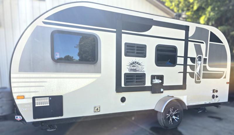 used Travel Trailers Winnebago Winners Circle for sale, in Enola, PA Thumbnail 4