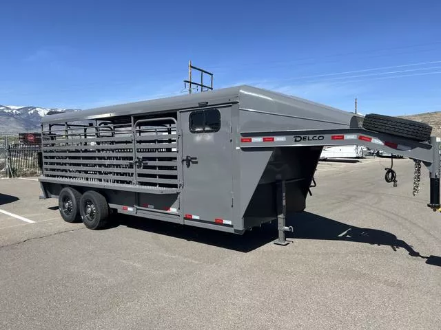 2025 Delco 20' GOOSENCK STOCK TRAILER W/ TACKROOM