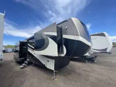2016 Crossroads Carriage CG39FB