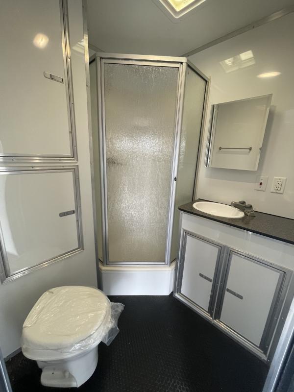 Used Enclosed Trailers For Sale 2019 48' Gooseneck w/Lrg. Bathroom