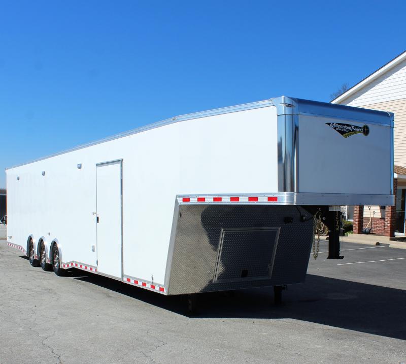 Enclosed Gooseneck Trailer 44' 2023 Tapered Nose/Spread Axles/Black
