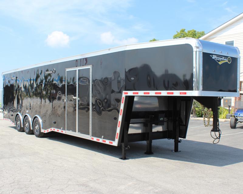 Enclosed Gooseneck Trailer 2024 40' LOADED