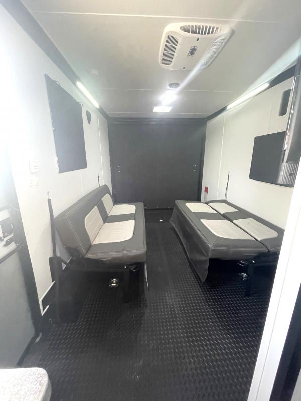 Enclosed Trailer with Living Quarters 2024 18' Nomad Sleeps 4 9400