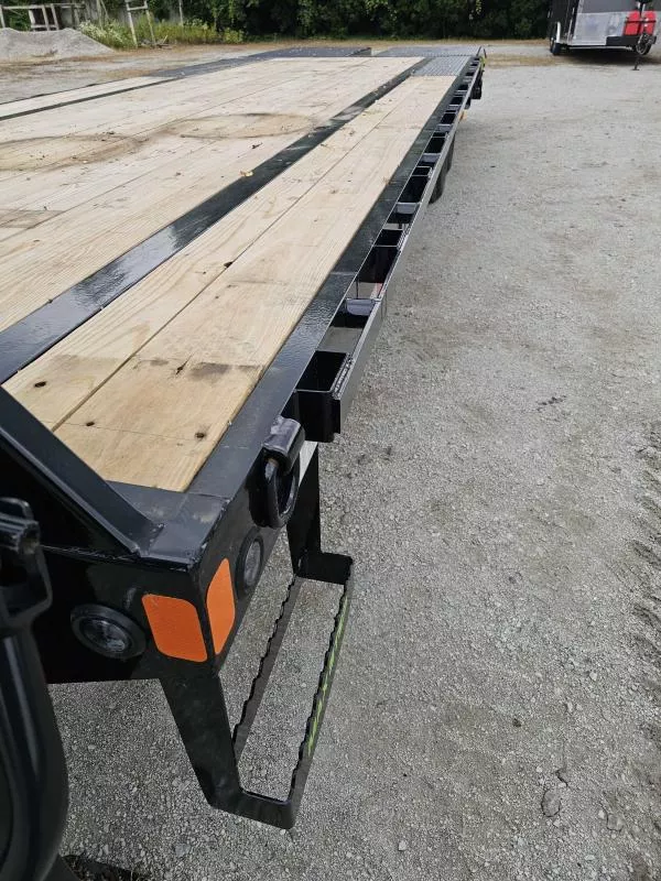 new Equipment / Flatbed Trailers Load Trail  for sale, in Elkhart, IN Thumbnail 9