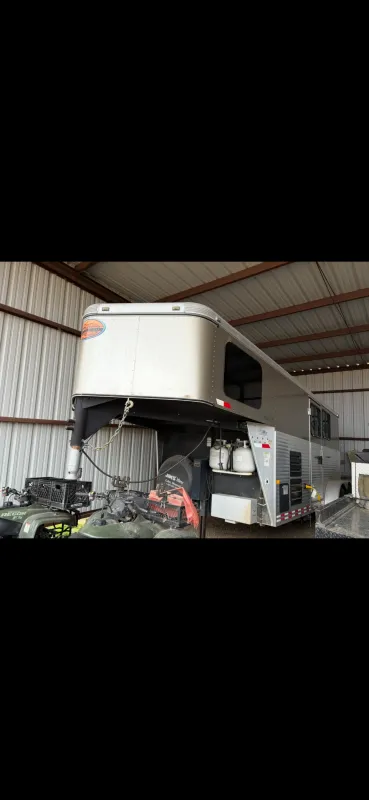 used Horse Trailers Sundowner Trailers  for sale, in Talihina, OK Thumbnail 2