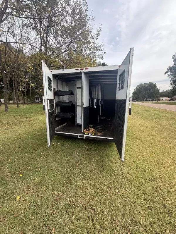 used Horse Trailers Sundowner Trailers  for sale, in Jackson, TN Thumbnail 4