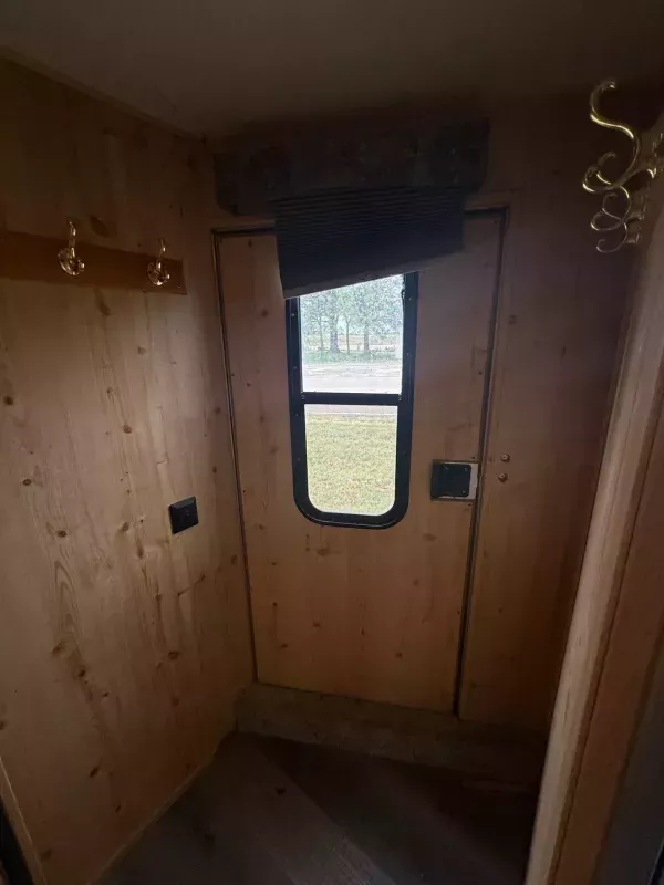 used Horse Trailers Sundowner Trailers  for sale, in Jackson, TN Thumbnail 10