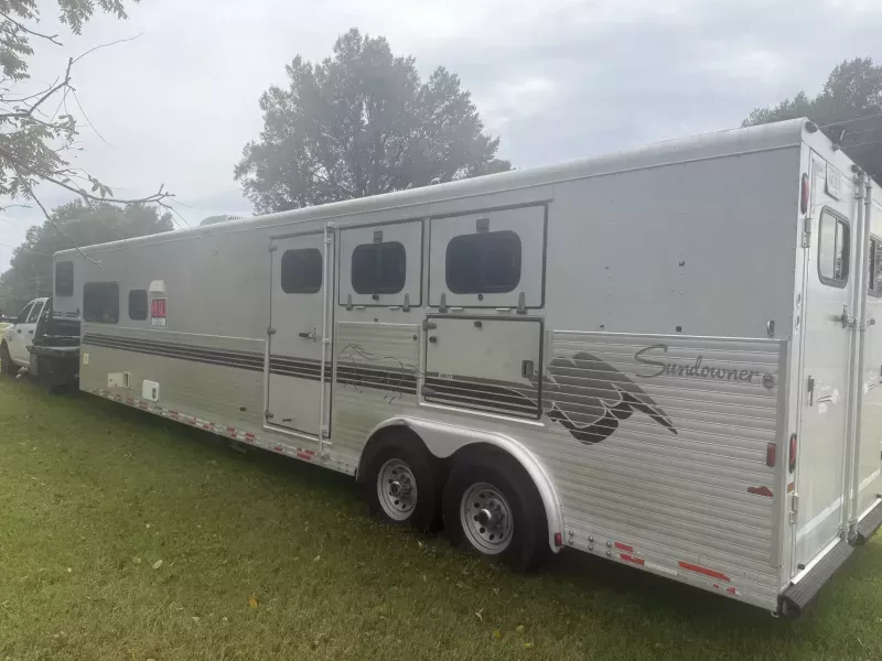 used Horse Trailers Sundowner Trailers  for sale, in Jackson, TN Thumbnail 2