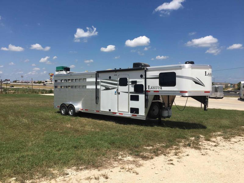 2020 Lakota Stock Combo LQ with a 9 ft Straight Wall Livestock Trailer 2020 Lakota Stock Combo LQ with a 9 ft Straight Wall Livestock Trailer
