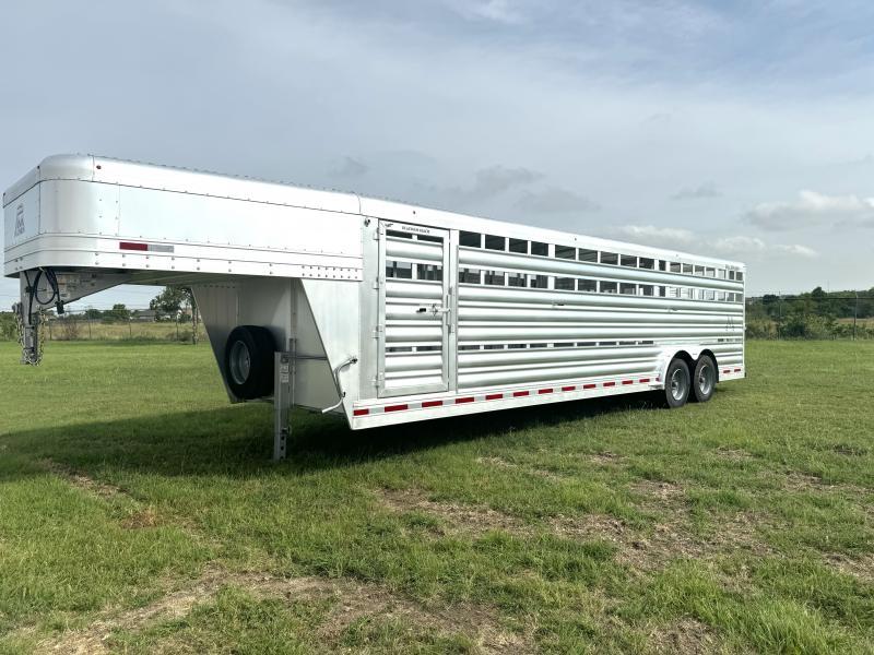 2025 Platinum Coach 28 ft with 17.5 Continental Tires Livestock Trailer MkcYZEq9i6c5