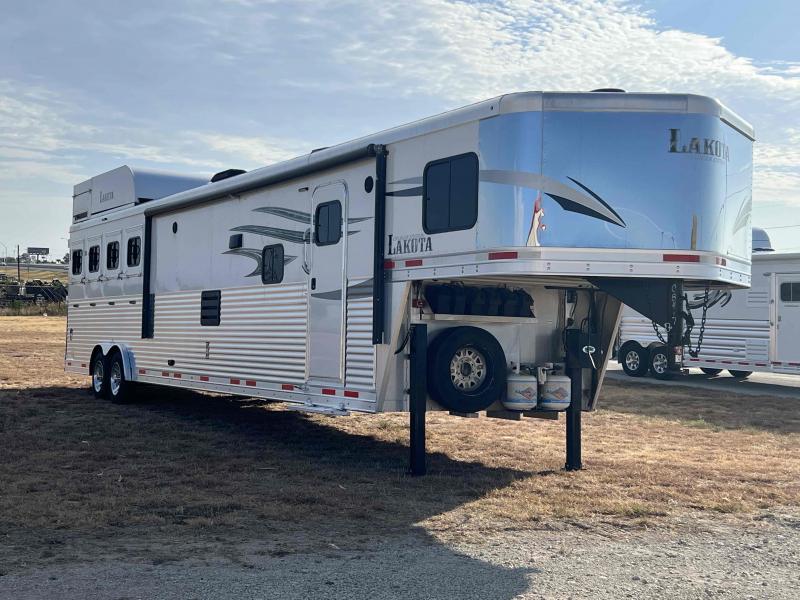 2020 Lakota Charger Horse Trailer 4 Horse 17ft SW 2020 Lakota Charger Horse Trailer 4 Horse 17ft SW
