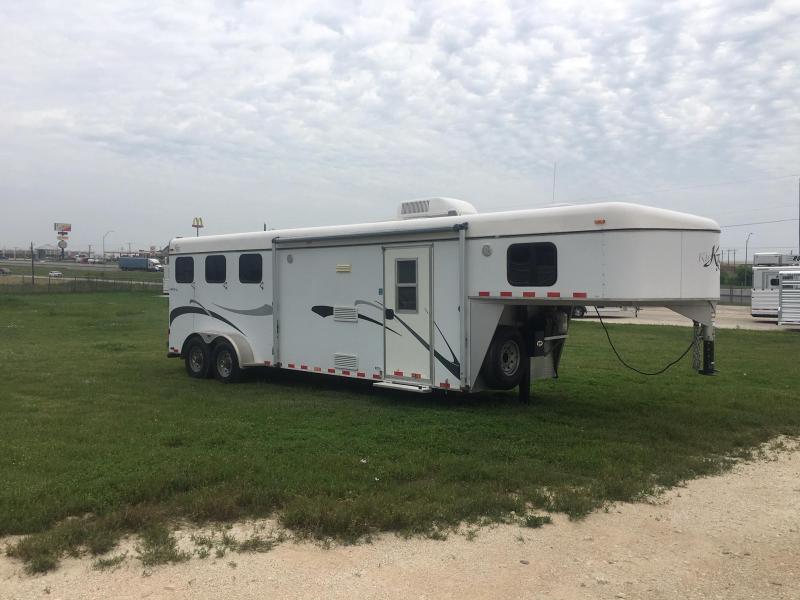2006 Kiefer Manufacturing 3 Horse with a 8 ft Short Wall Horse Trailer 2006 Kiefer Manufacturing 3 Horse with a 8 ft Short Wall Horse Trailer