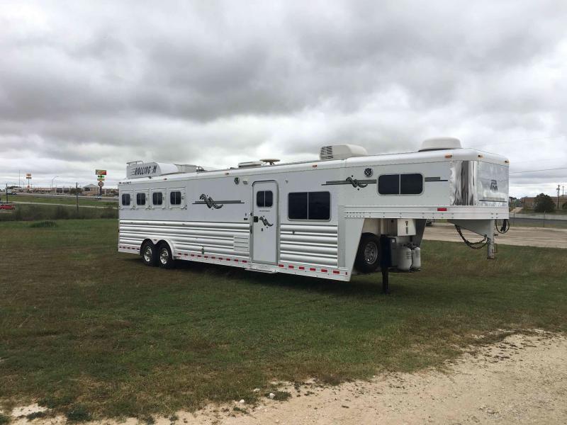 2008 Platinum Coach 4 Horse with a 15 ft Short Wall Horse Trailer 2008 Platinum Coach 4 Horse with a 15 ft Short Wall Horse Trailer