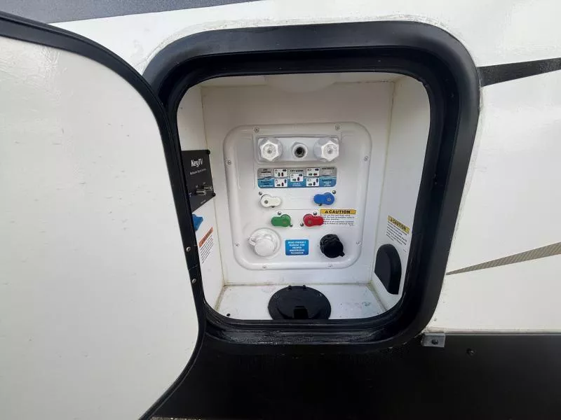 used Travel Trailers Keystone RV  for sale, in Newfield, NJ Thumbnail 9