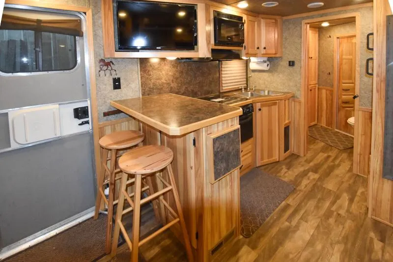 used Horse Trailers Lakota  for sale, in Elk Mound, WI Thumbnail 2