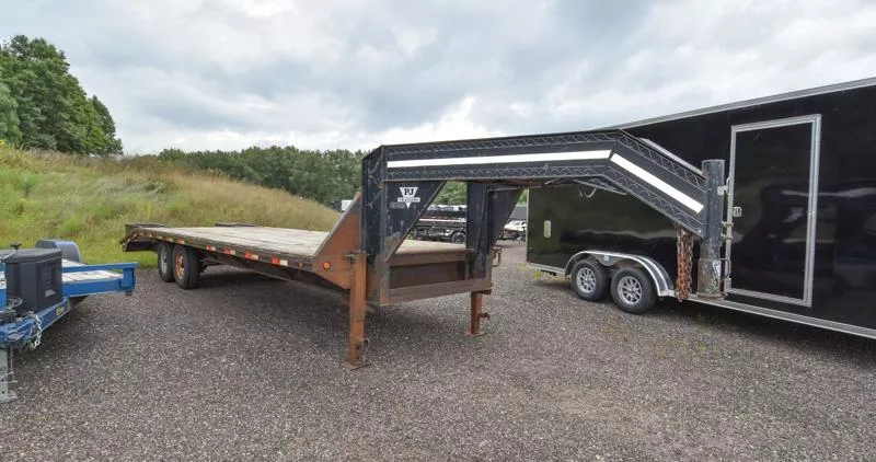 2003 PJ Trailers GOOSENECK FLATBED 102X26 Deckover Trailer