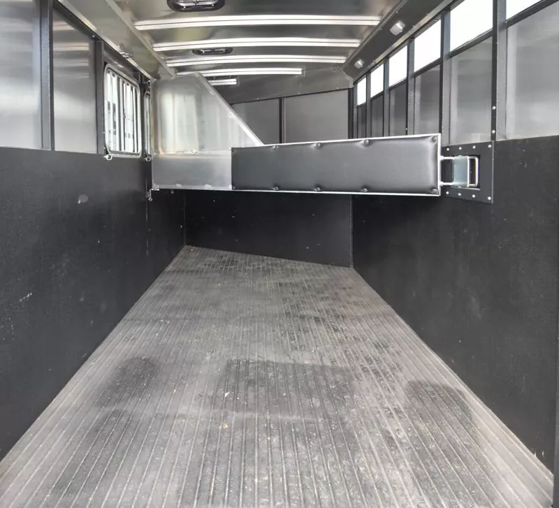 used Horse Trailers Logan Coach  for sale, in Elk Mound, WI Thumbnail 5