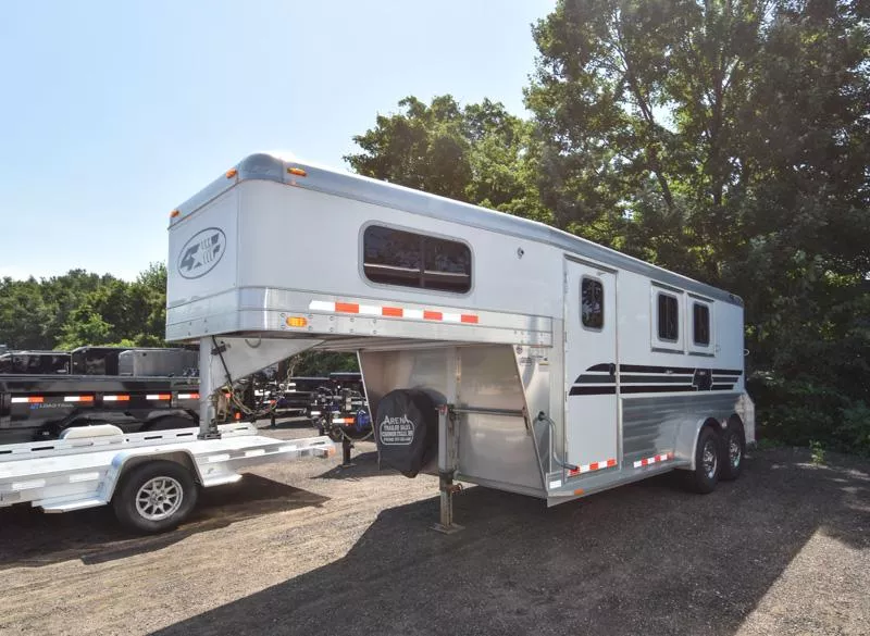 2010 4-Star Trailers 2 HORSE SLANT GOOSENECK WITH OVERSIZE DRESSING ROOM Horse Trailer