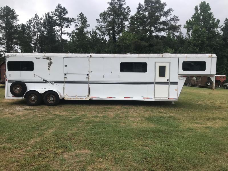 2005 Bee Trailers 4 Horse Trailer 2005 Bee Trailers 4 Horse Trailer