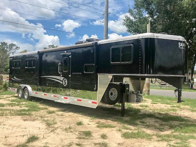 2020 Shadow Pro 4 Horse Slant Load Goose Neck w/ 10'6" Living Quarters 2020 Shadow Pro 4 Horse Slant Load Goose Neck w/ 10'6" Living Quarters