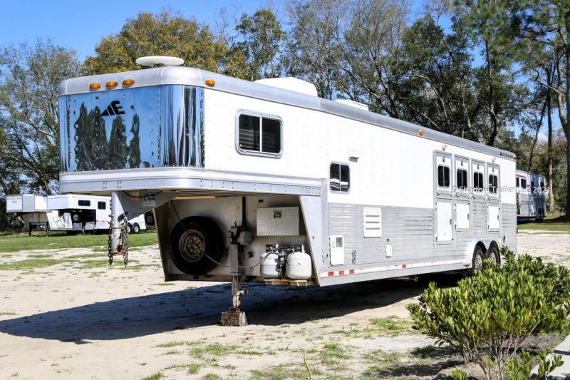 2003 Elite Pro 4 Horse Slant Load Gooseneck w/ Living Quarters 2003 Elite Pro 4 Horse Slant Load Gooseneck w/ Living Quarters