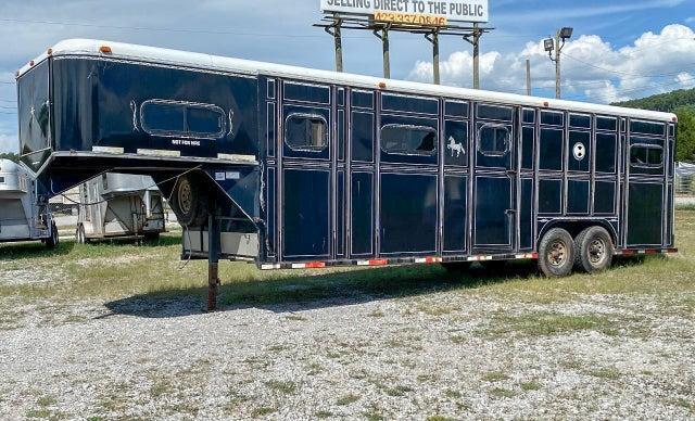 1995 Cherokee 6 Horse Head to Head Trailer w / Escape Door 1995 Cherokee 6 Horse Head to Head Trailer w / Escape Door