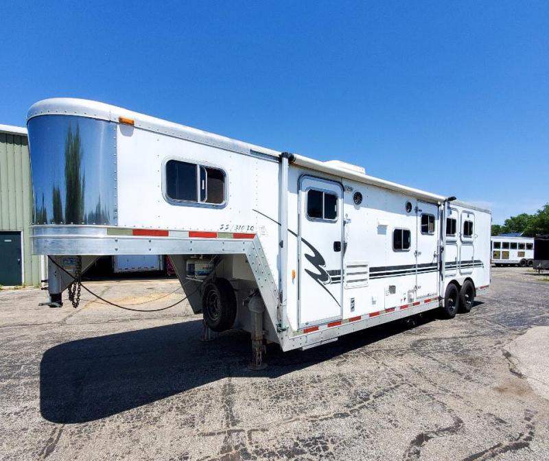 2002 Exiss 3 Horse Slant Load Living Quarters w /Mangers 2002 Exiss 3 Horse Slant Load Living Quarters w /Mangers