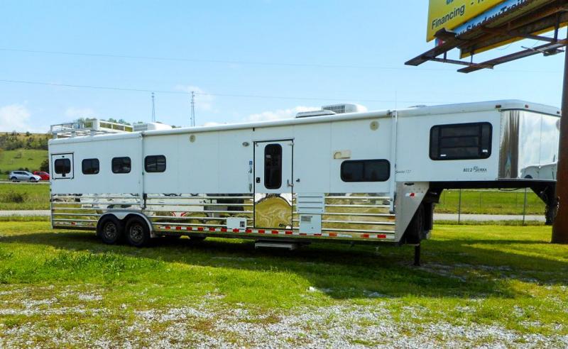 2005 Sundowner Sierra 4 Horse Slant Living Quarters Gooseneck Trailer 2005 Sundowner Sierra 4 Horse Slant Living Quarters Gooseneck Trailer