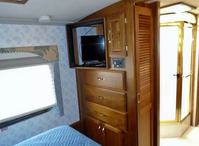 used Camper / RV American Coach American Tradition for sale, in Decatur, IN Thumbnail 24