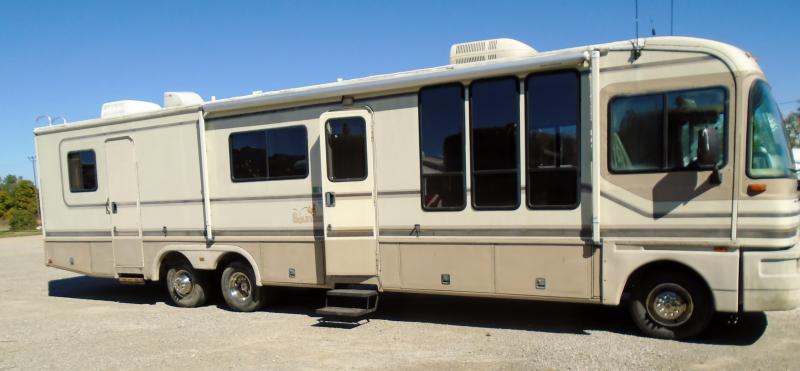 used Camper / RV Fleetwood RV Bounder for sale, in Decatur, IN Thumbnail 2