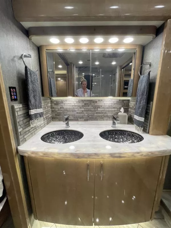 used Camper / RV American Coach American Eagle for sale, in Decatur, IN Thumbnail 56