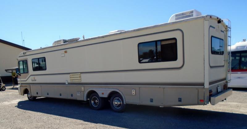 used Camper / RV Fleetwood RV Bounder for sale, in Decatur, IN Thumbnail 4