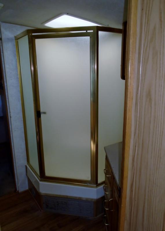 used Camper / RV Fleetwood RV Bounder for sale, in Decatur, IN Thumbnail 11