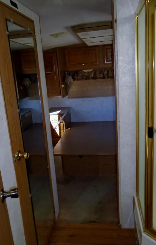 used Camper / RV Fleetwood RV Bounder for sale, in Decatur, IN Thumbnail 12