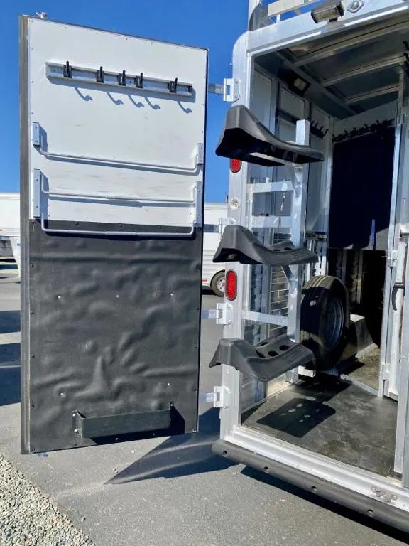 used Horse Trailers Exiss Trailers  for sale, in Galt, CA Thumbnail 21