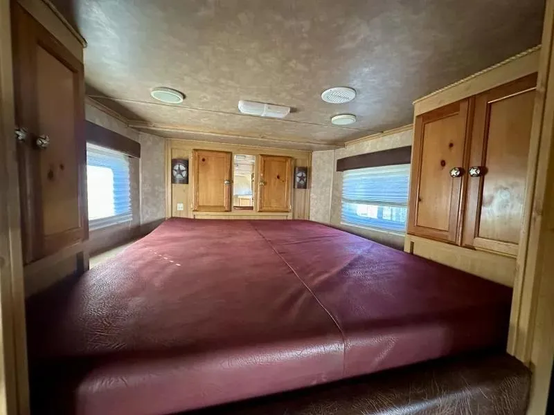 used Horse Trailers Exiss Trailers  for sale, in Galt, CA Thumbnail 17