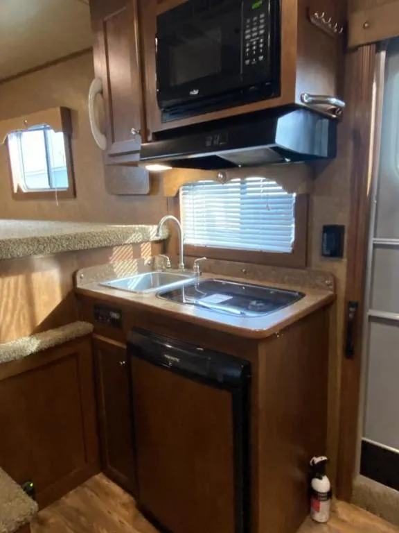 used Horse Trailers Exiss Trailers  for sale, in Galt, CA Thumbnail 9