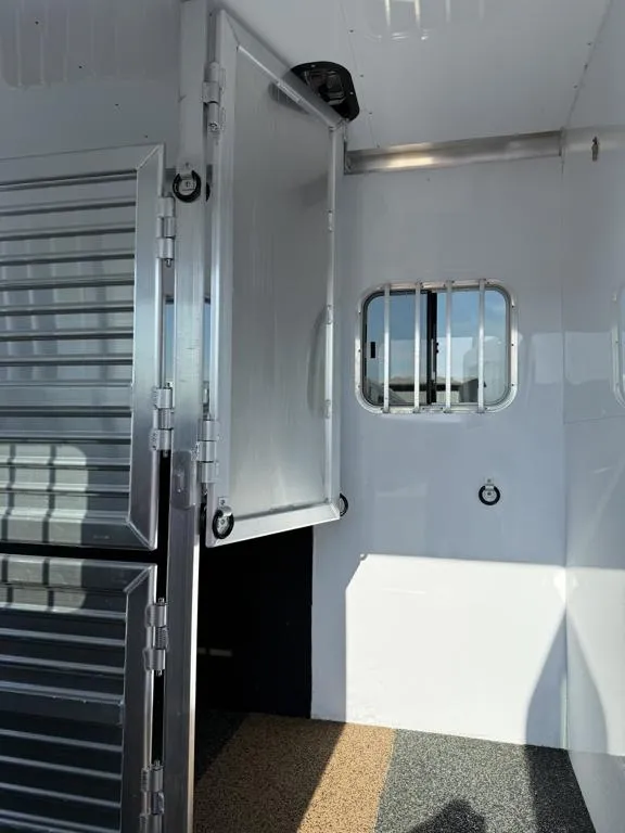 used Horse Trailers Featherlite  for sale, in Galt, CA Thumbnail 17