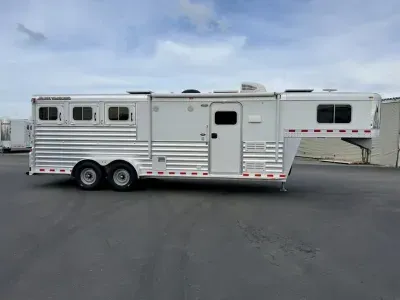 2016 Elite Trailers 3 Horse 8' Outback LQ Trailer
