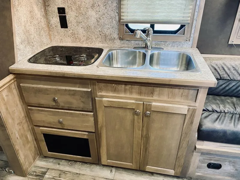 new Horse Trailers Merhow Trailers  for sale, in Galt, CA Thumbnail 8